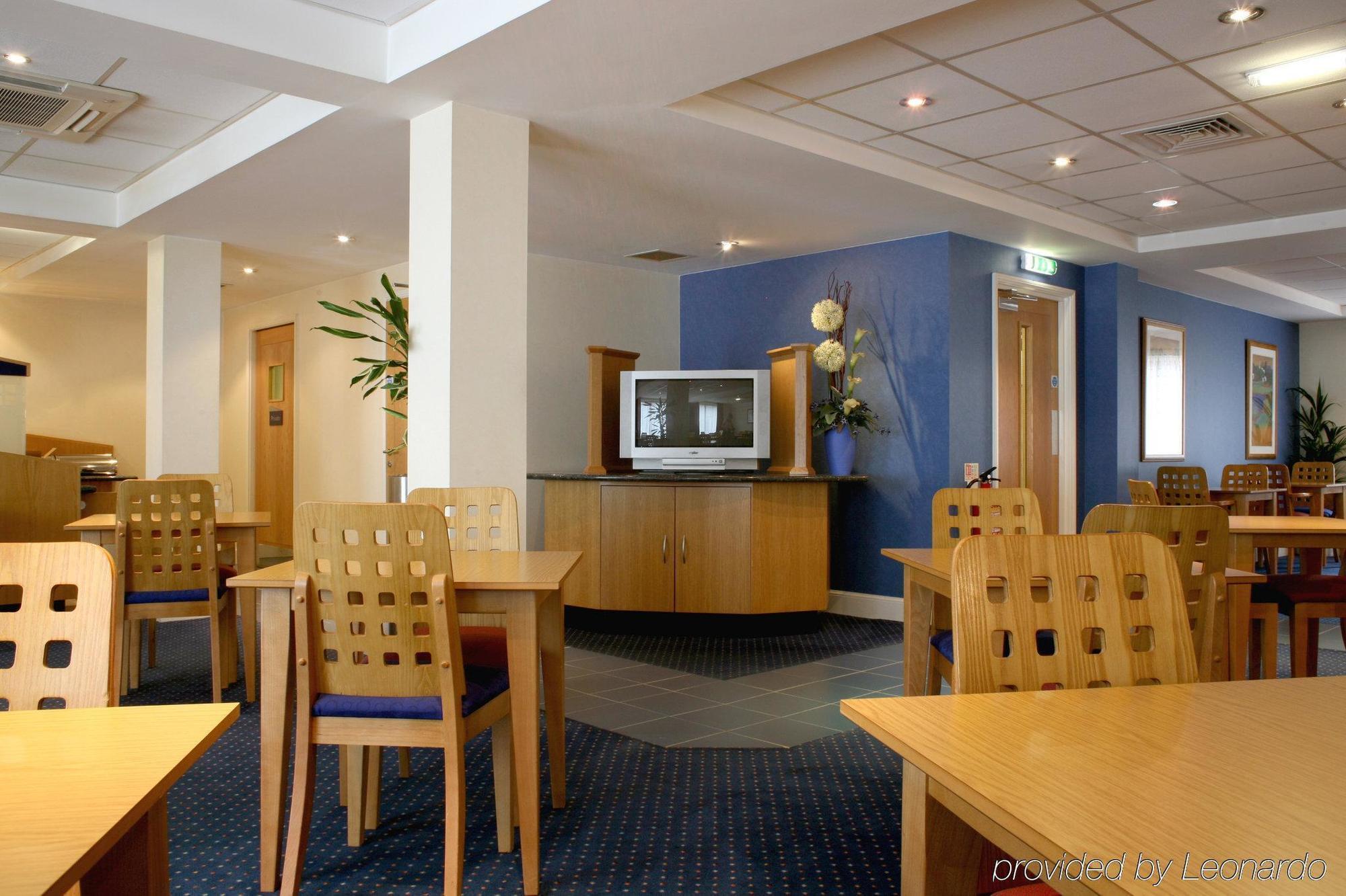 Holiday Inn Express Aberdeen City Centre, An Ihg Hotel Ресторант снимка